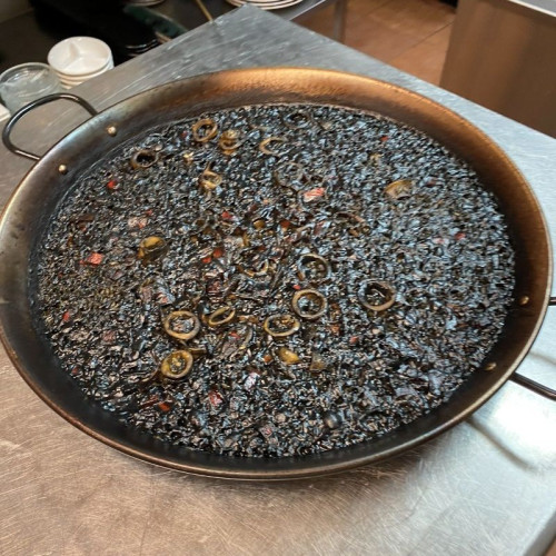 Arroz negro con chipirones a domicilio en Madrid | Asador PanXon