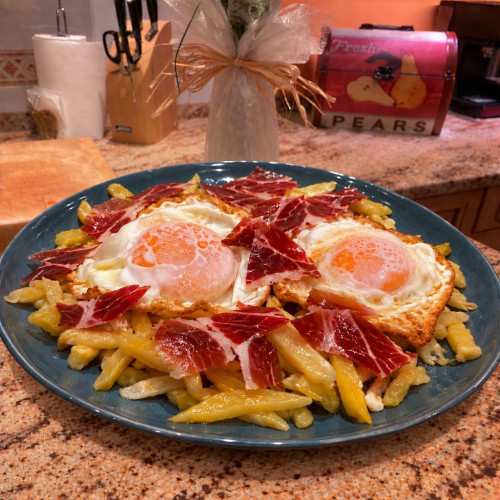 Huevos rotos con patatas a domicilio en Madrid | Asador PanXon
