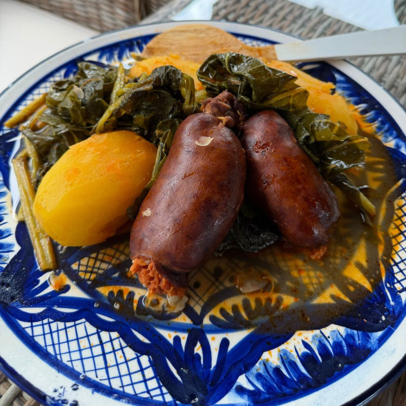 Grelos con Chorizo y Cachelos a Domicilio en Madrid | Asador PanXón